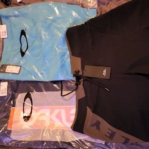Brand new with tags bundle of oakley board shorts all size 33